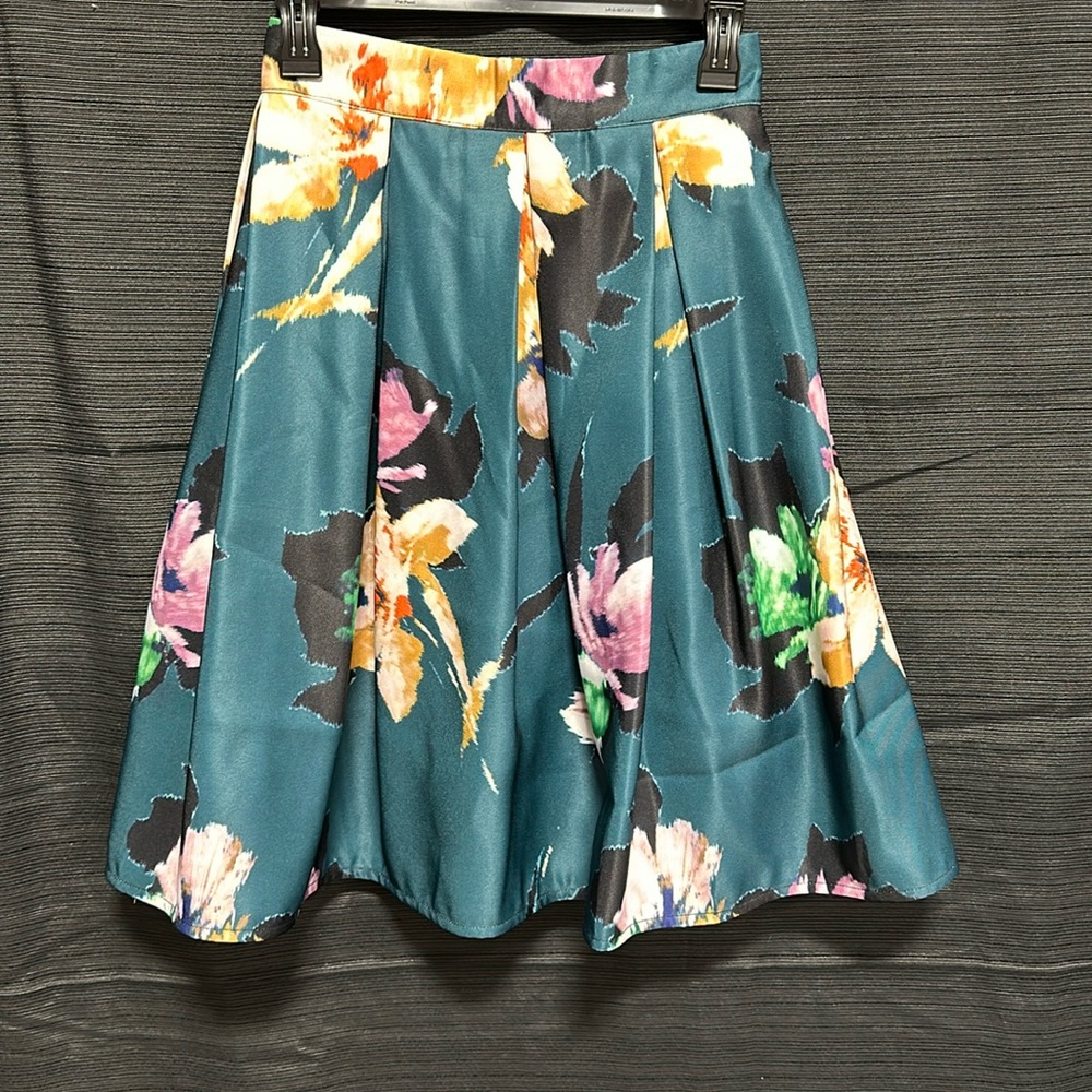 Chicwish Floral Illusion Pleated Skirt in Teal -Size‎ S / Box 14-37